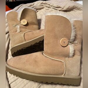 Ugg Bailey Button